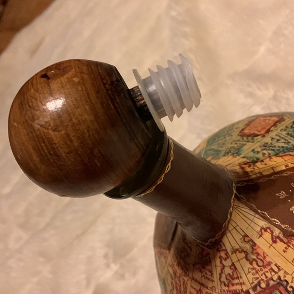 Vintage Italian genuine leather and wood bottle decanter - Picture 10 of 14